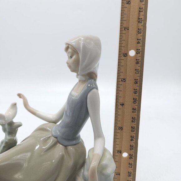 Lladro Porcelain Figurine Shepherdess with Dove Hand Made In Spain #4660 - Picture 6 of 7